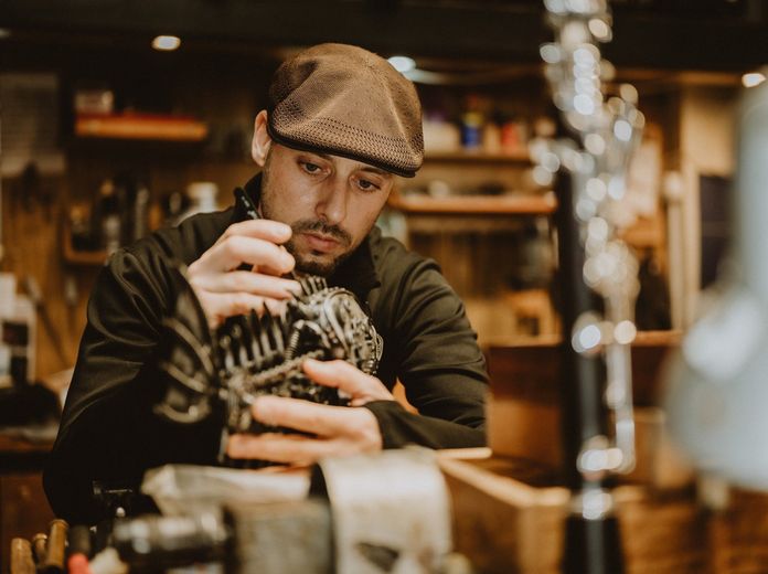 Elképesztő szobrok fémhulladékból - Zosky cyberpunk szoborkiállítása